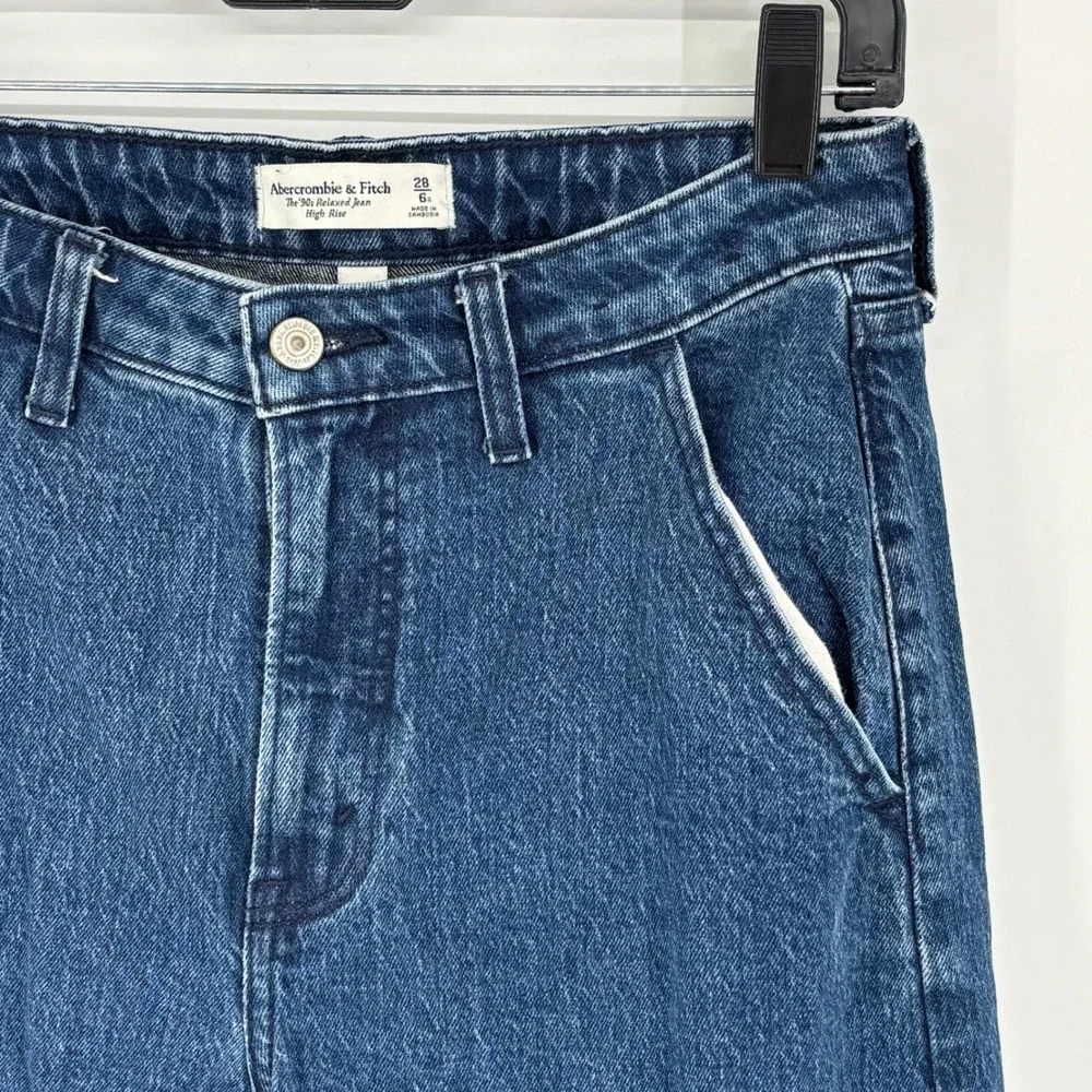 Abercrombie & Fitch excellent pre